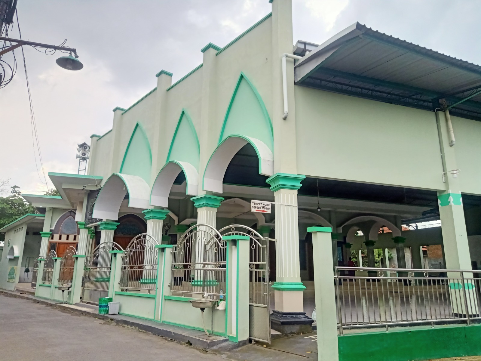 Masjid Jami' Baitut Taqwa: Menyambungkan Jiwa dan Komunitas di Cilacap